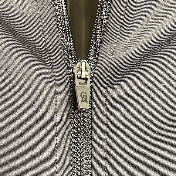 Good American Black Zip-Front Wrap Around Active Top Size 22/24 - Picture 9 of 14